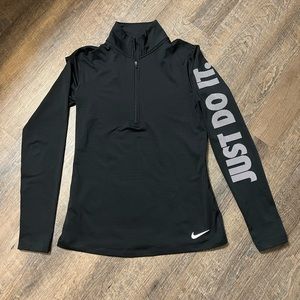 Nike Women’s Running 1/2 Zip Pullover